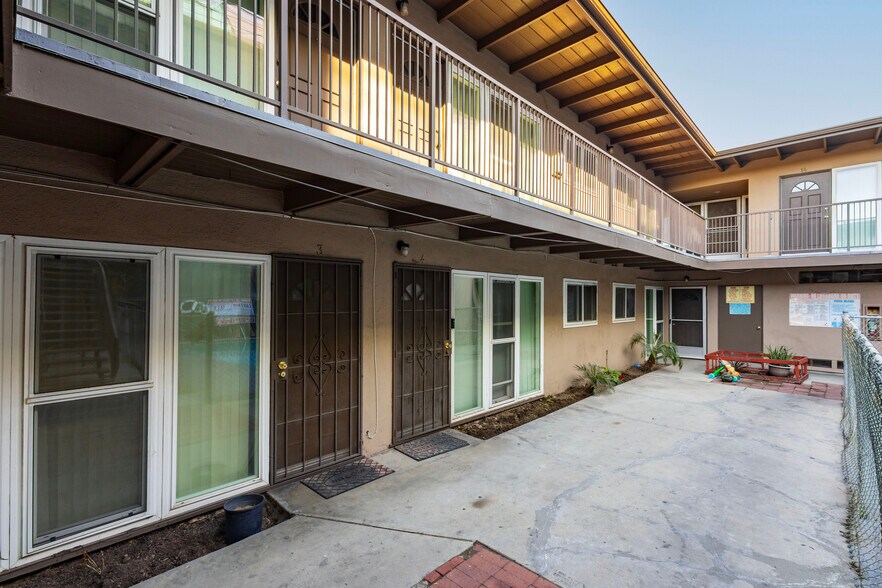 More Photos Of 10130 S Inglewood Ave, Inglewood Apartments For Sale