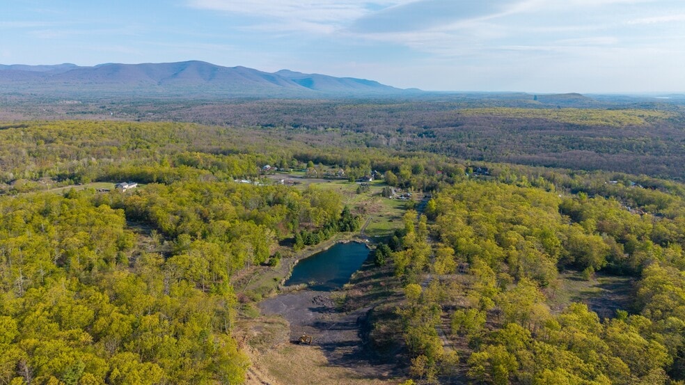 More Photos Of 167 Hill Rd, Kingston Sports And Entertainment For Sale