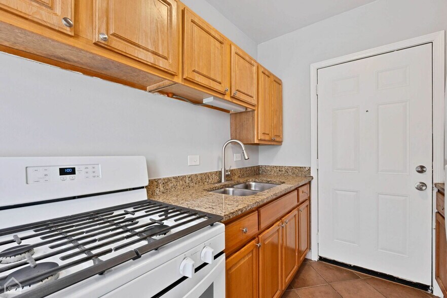 More Photos Of 7150 S Cornell Ave, Chicago Apartments For Sale