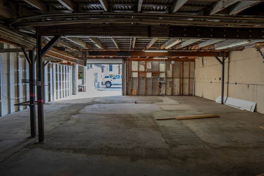 More Photos Of 4630 N 12th St, Phoenix Light Distribution For Sale