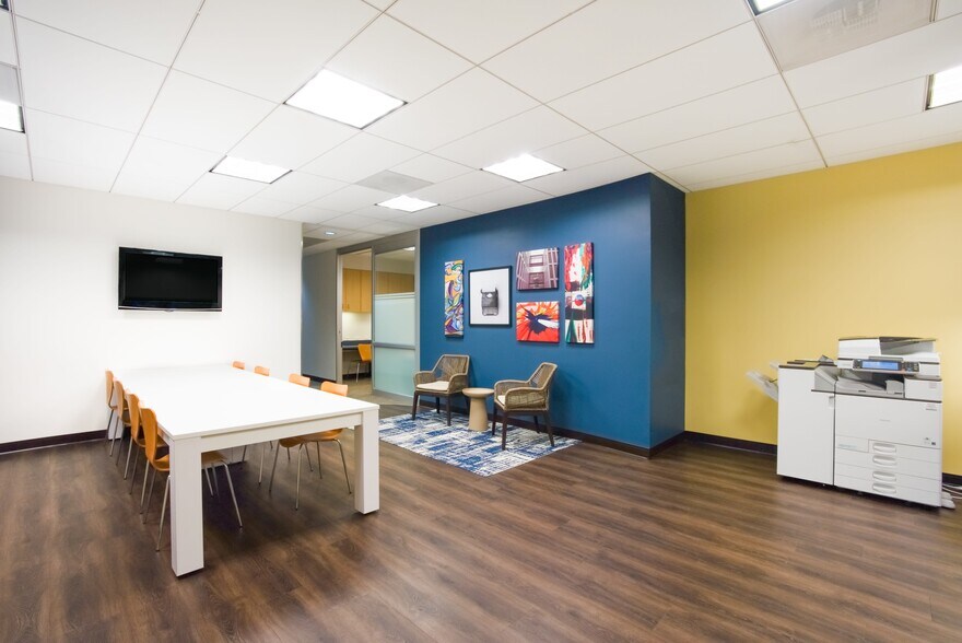 More Photos Of 350 S Northwest Hwy, Park Ridge Coworking Space