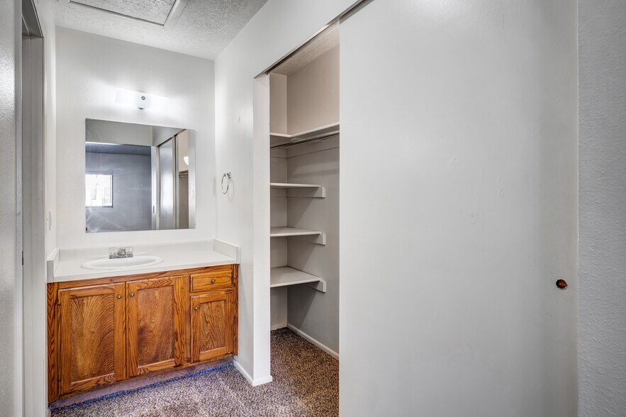 More Photos Of 800 W Highway Dr, Wellington Apartments For Sale