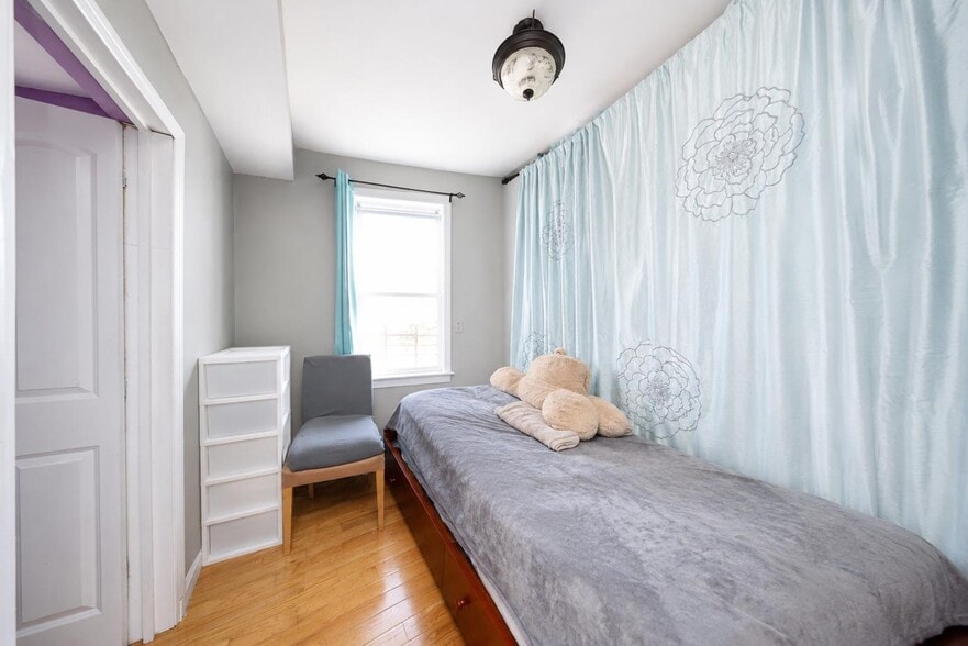 More Photos Of 33 Olympia Blvd, Staten Island Storefront Retail Residential For Sale
