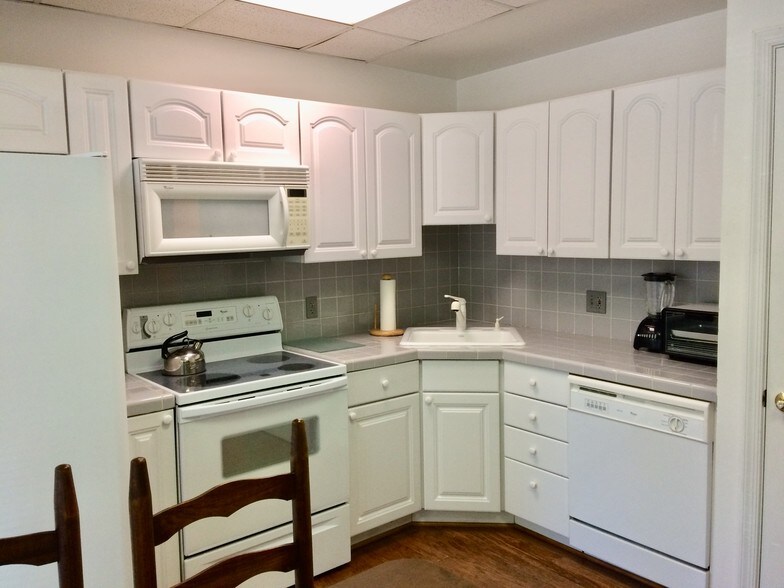 More Photos Of 215 Brooke Ave, Norfolk Office Residential For Sale
