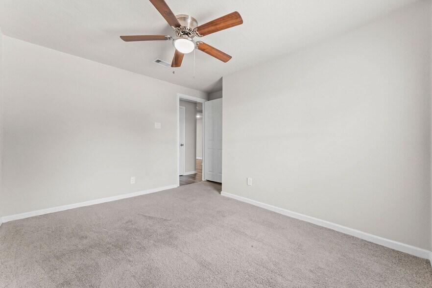 More Photos Of 6640 W Montgomery Rd, Houston Office For Sale