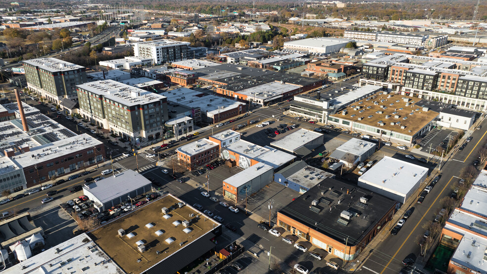 More Photos Of 3310 W Clay St, Richmond Showroom For Lease