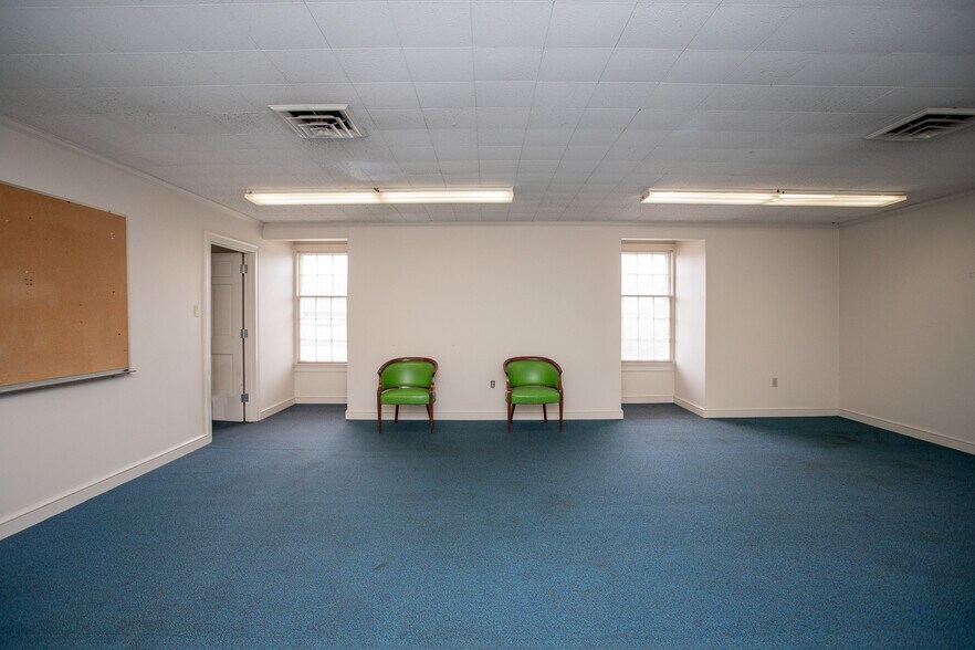 More Photos Of 3651 Greensboro Rd, Ridgeway Bank For Lease