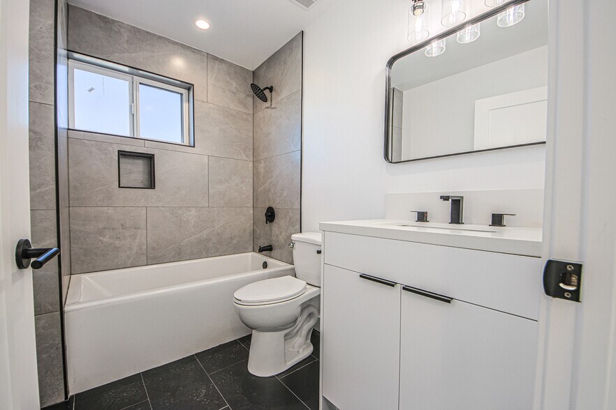 More Photos Of 5709 Auckland Ave, North Hollywood Apartments For Sale