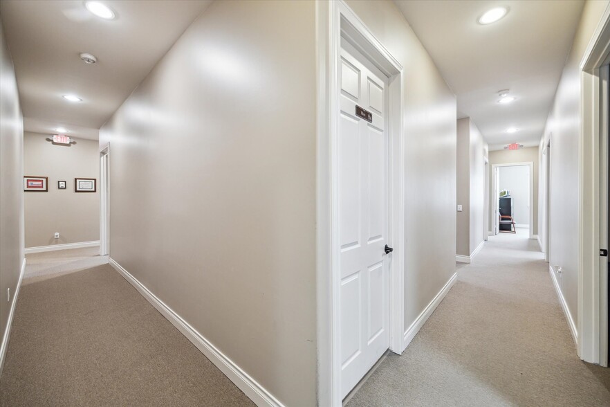 More Photos Of 435 Mason Park Blvd, Katy Loft Creative Space For Sale