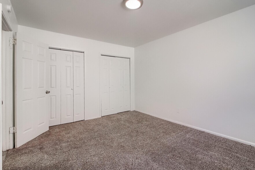 More Photos Of 1422 Macon St, Aurora Apartments For Sale
