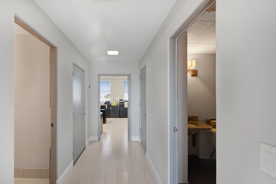 More Photos Of 2701 W Okeechobee Blvd, West Palm Beach Office For Sale