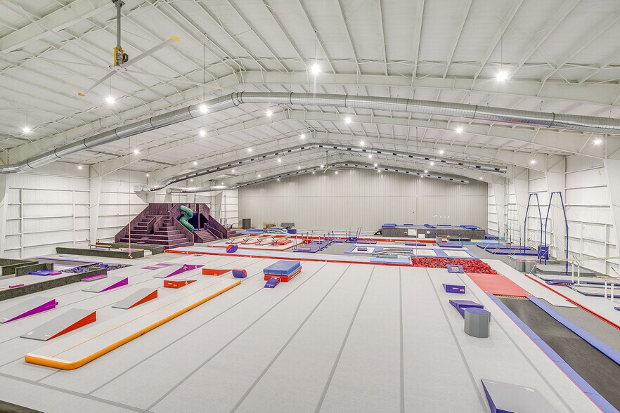 More Photos Of 155 Tiger, Rhome Warehouse For Sale