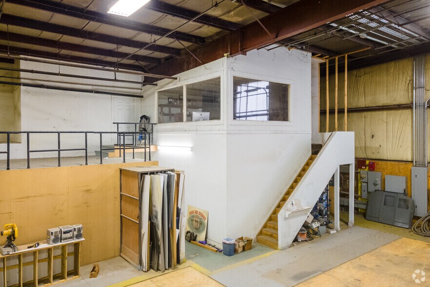 More Photos Of 22-24 Riverview Dr, Marlboro Warehouse For Lease