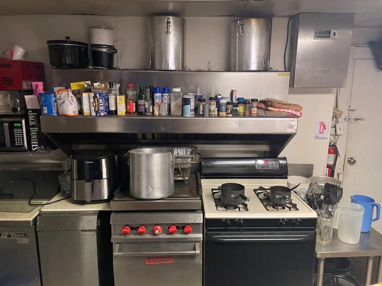 More Photos Of 2137 S Meridian St, Indianapolis Bar For Sale