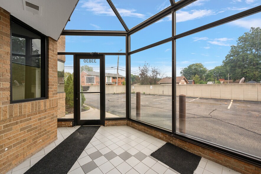 More Photos Of 33830 Harper Ave, Clinton Township Medical For Lease