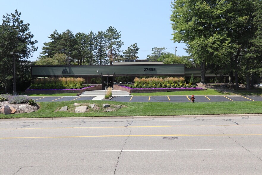 Primary Photo Of 27655 Middlebelt Rd, Farmington Hills Office For Lease