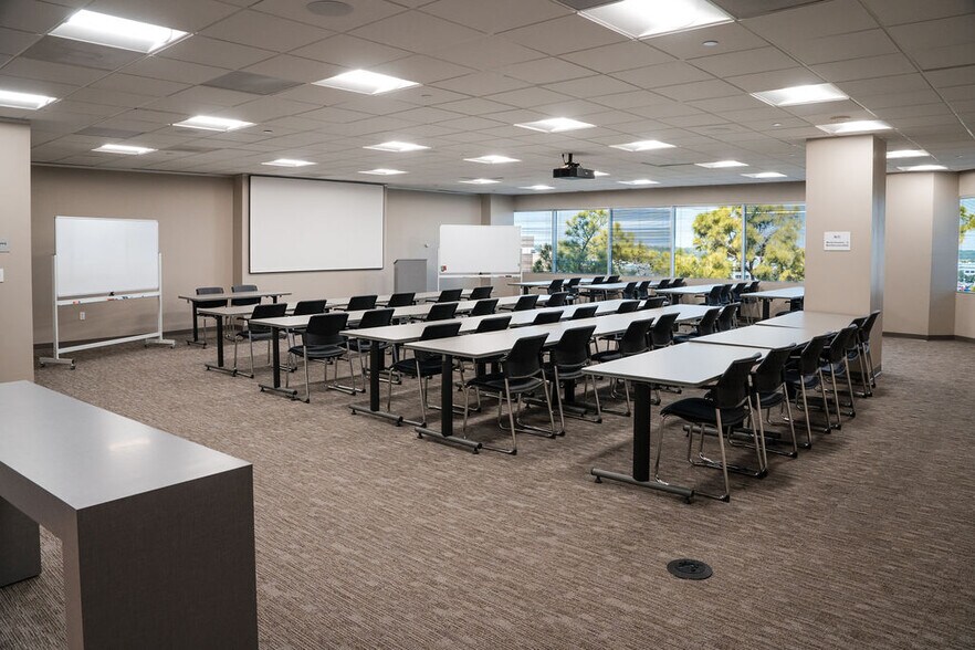 More Photos Of 15710 John F Kennedy Blvd, Houston Office For Lease