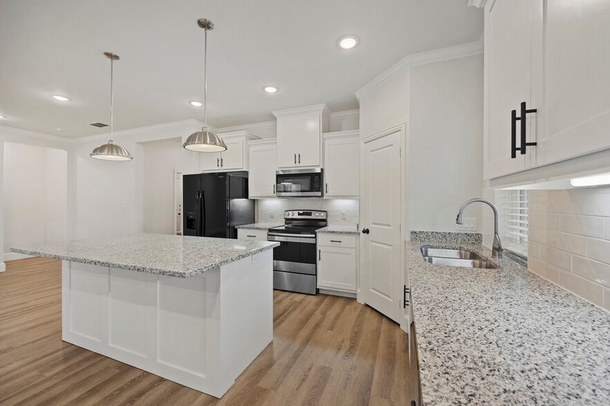 More Photos Of 17569 County Road 196, Flint Apartments For Sale