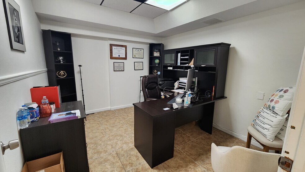 More Photos Of 7800 W Oakland Park Blvd, Sunrise Medical For Lease