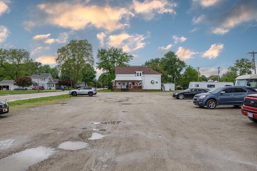 More Photos Of 1040 S Wayne St, Saint Marys Restaurant For Sale