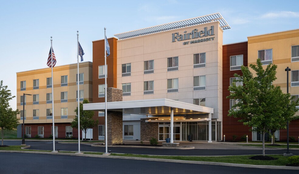 Primary Photo Of 10495 Crosspoint Blvd, Indianapolis Hotel For Sale