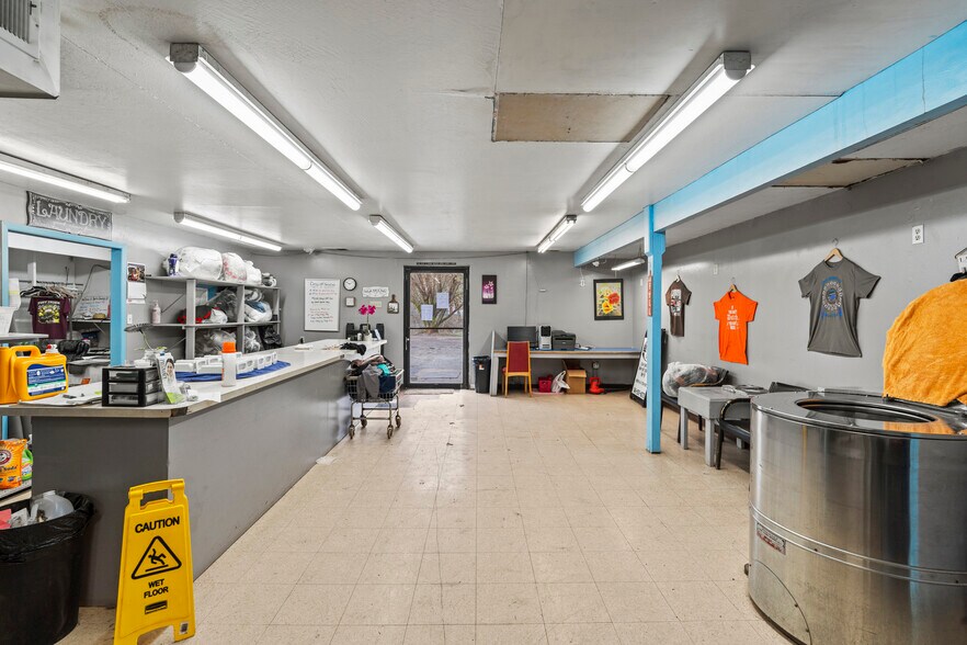 More Photos Of 120 S Hussey Ave, Cave Junction Specialty For Sale