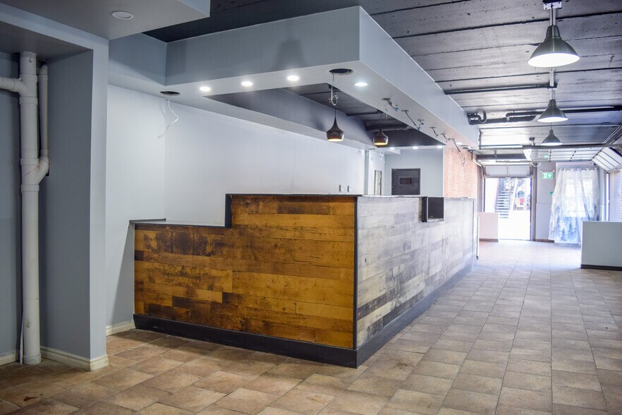 More Photos Of 7427-7429 Rue Saint-Hubert, Montréal Storefront For Sale
