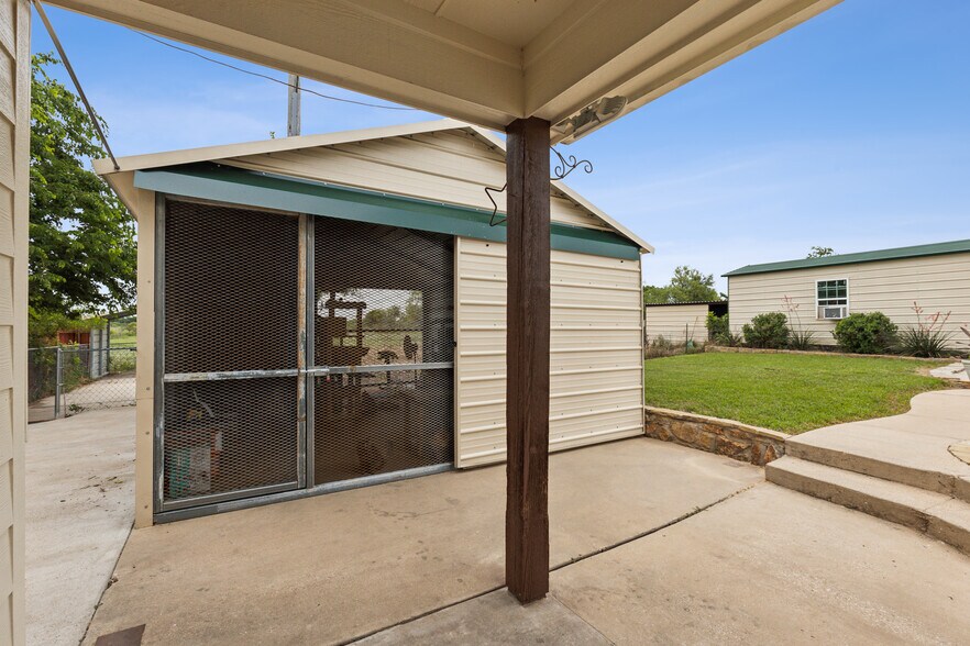 More Photos Of 6212 FM 933, Blum Warehouse For Sale