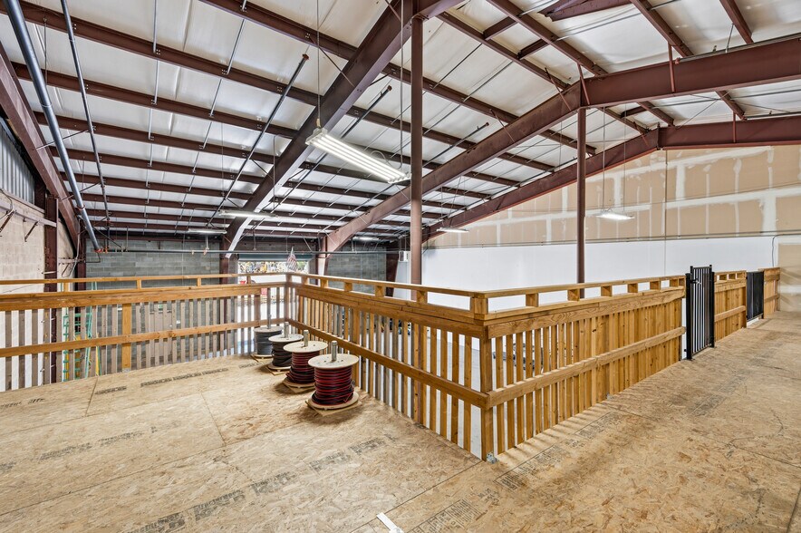 More Photos Of 17278-17310 Cattle Dr, Penn Valley Warehouse For Lease