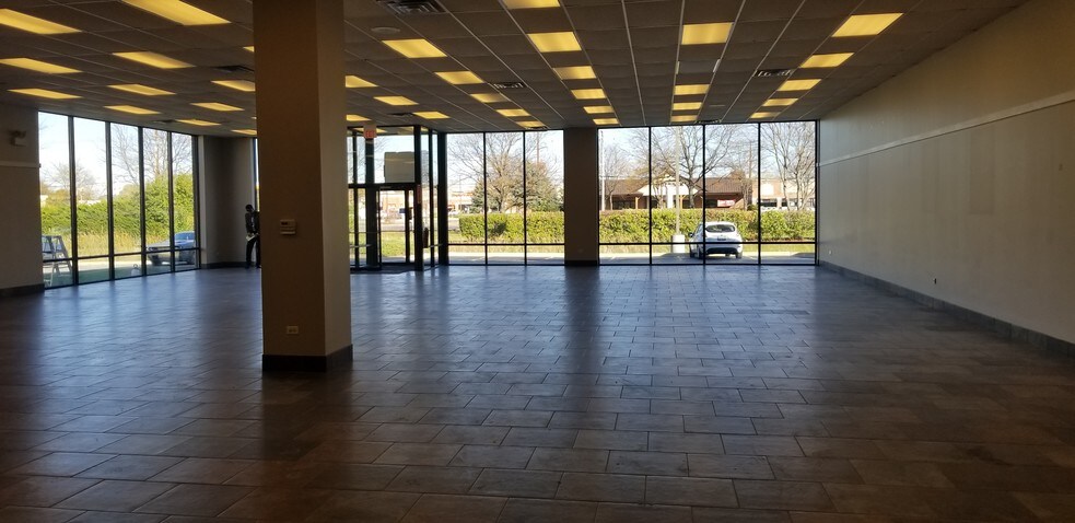 More Photos Of 310 Randall Rd, South Elgin Storefront Retail Office For Lease