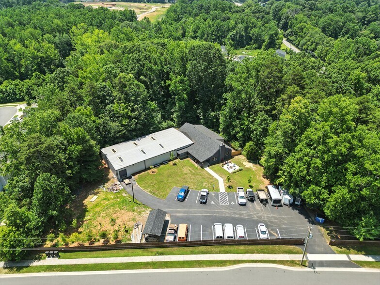 More Photos Of 108 Beam Dr, Mooresville Flex For Sale