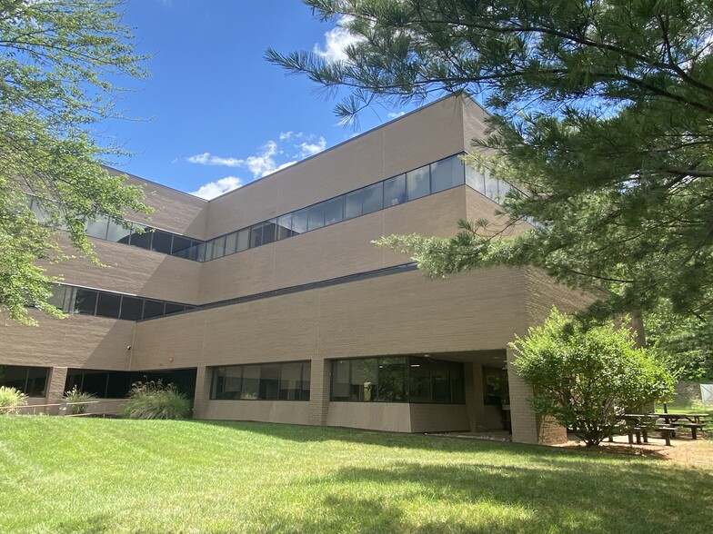 Primary Photo Of 800 Regis Ave, Pittsburgh Medical For Lease