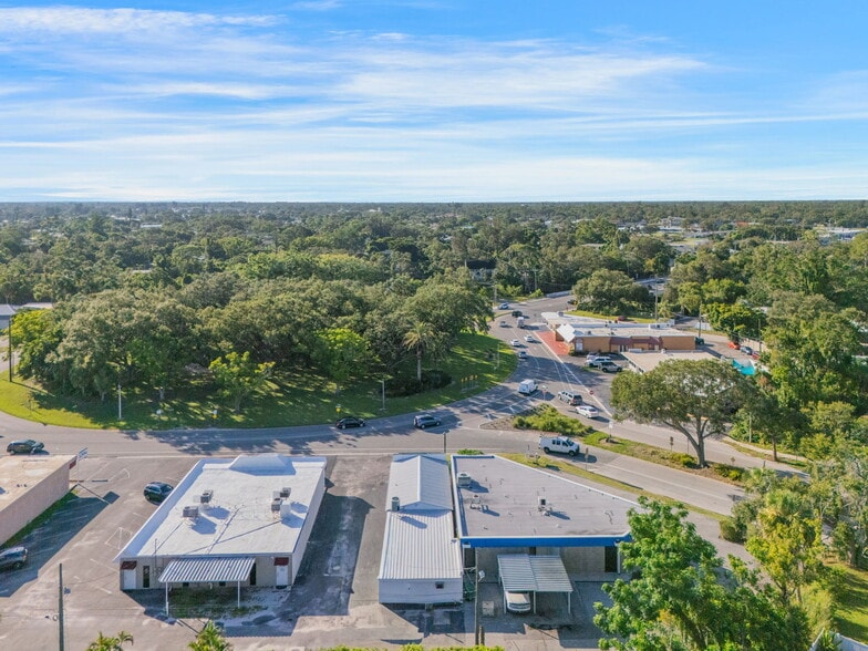 More Photos Of 3160 Southgate Cir, Sarasota Freestanding For Sale