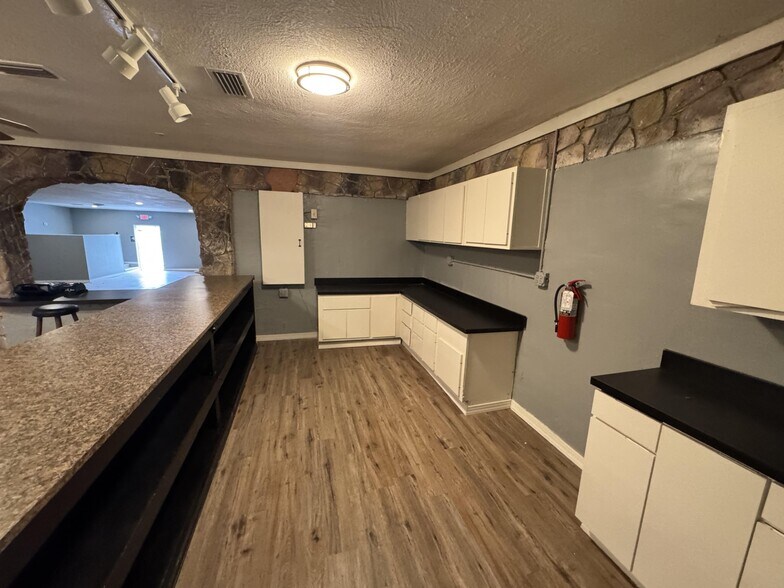 More Photos Of 7854 Moncrief-Dinsmore Rd, Jacksonville Freestanding For Sale