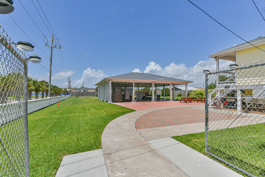 More Photos Of 5717 Stewart Rd, Galveston Restaurant For Sale