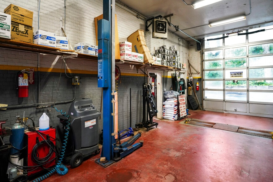 More Photos Of 11410 N Shore Dr, Reston Service Station For Sale