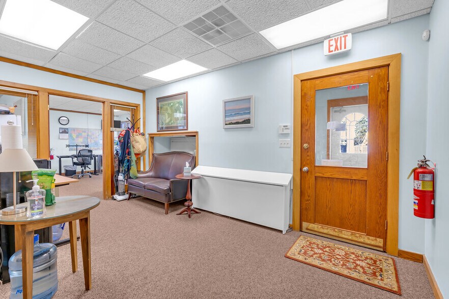 More Photos Of 27 Beach Rd, Monmouth Beach Medical For Lease