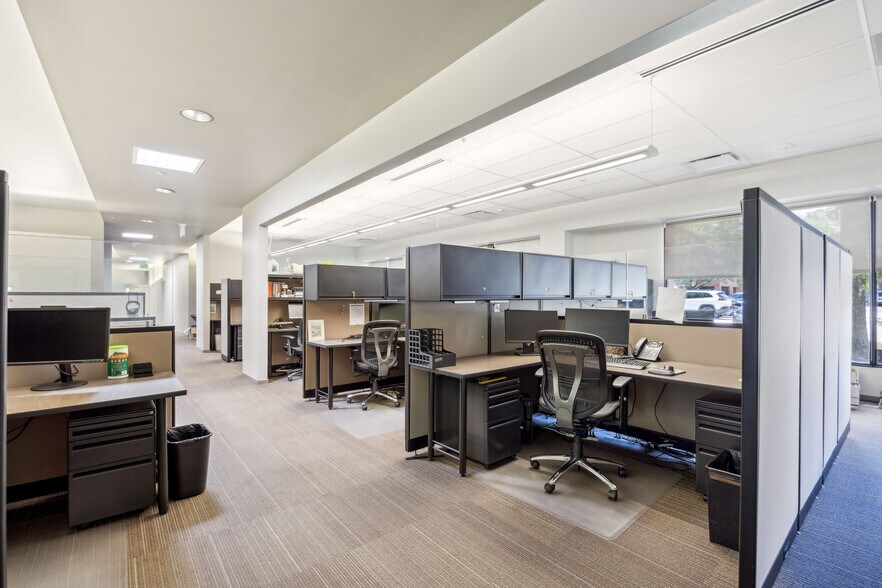 More Photos Of 10245-10255 Old Columbia Rd, Columbia Office For Sale