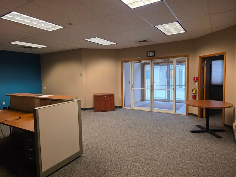 More Photos Of 2805 Saint Andrews Loop, Pasco Office For Lease