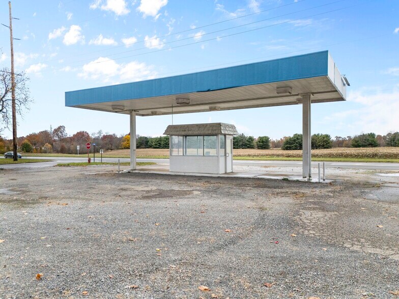 More Photos Of 1204 Erie Ave SW, Navarre Truck Stop For Lease