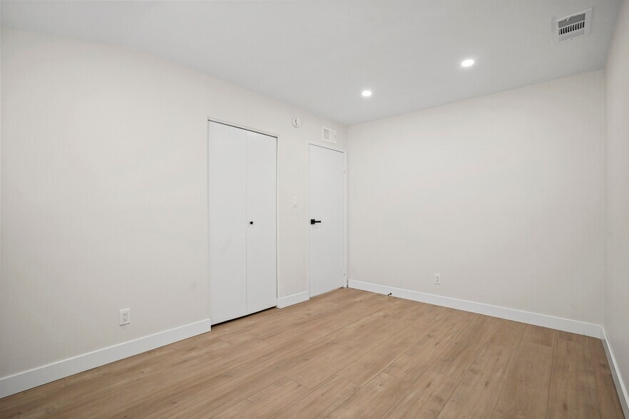 More Photos Of 174 N Wendy Dr, Thousand Oaks Specialty For Sale