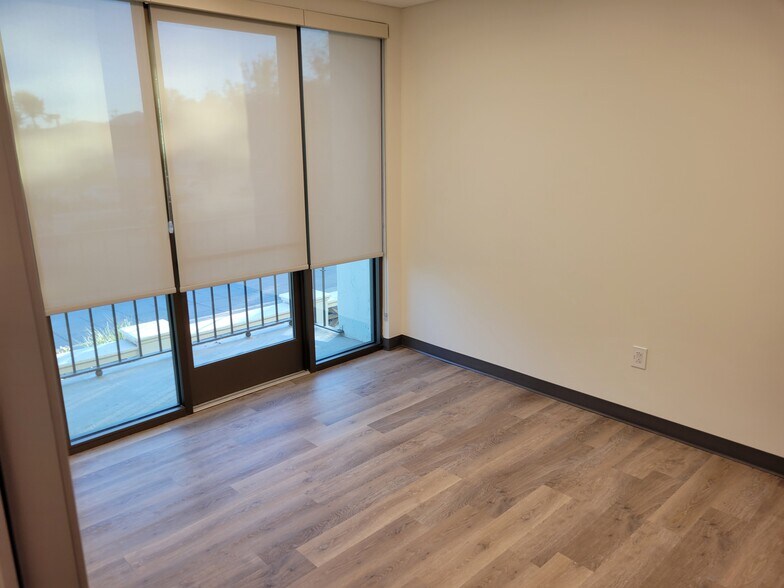 More Photos Of 2060 W Whispering Wind Dr, Phoenix Medical For Lease