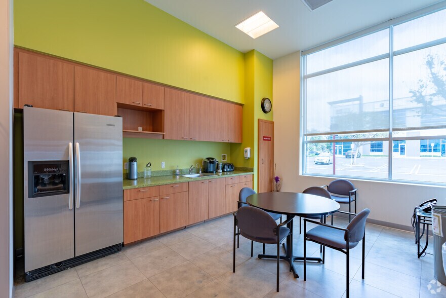 More Photos Of 880 Parkview Dr N, El Segundo Office For Sale