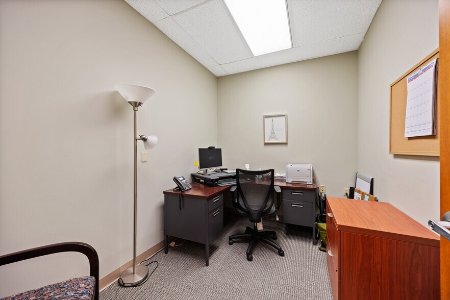 More Photos Of 19 Lunar Dr, Woodbridge Medical For Lease