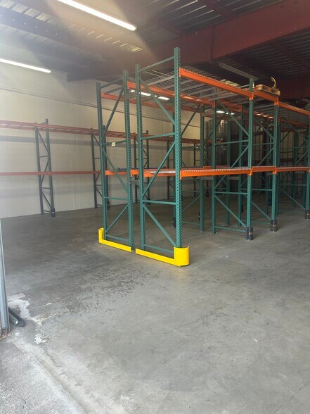 More Photos Of 302-306 E Gobbi St, Ukiah Warehouse For Lease
