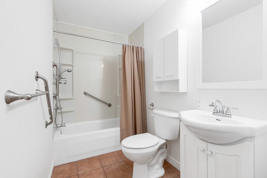 More Photos Of 21 Rue Messier, Mont-saint-hilaire Apartments For Sale