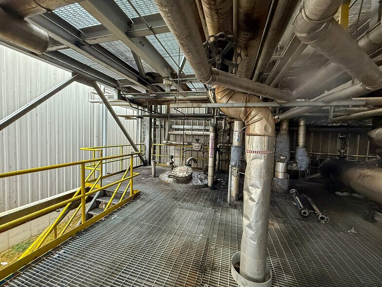 More Photos Of 5640 44th Ave S, Clinton Office For Sale