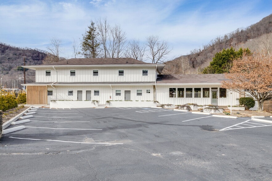 More Photos Of 4102 Soco Rd, Maggie Valley Hotel For Sale