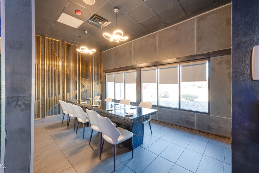 More Photos Of 2100 W White Oaks Dr, Springfield Restaurant For Sale