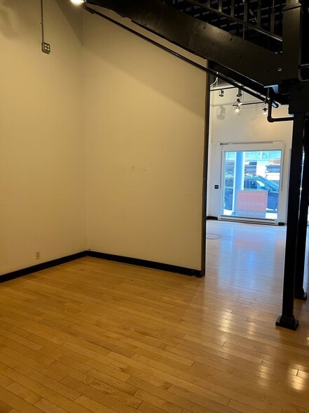 More Photos Of 518-522 N Water St, Milwaukee Storefront Retail Office For Sale